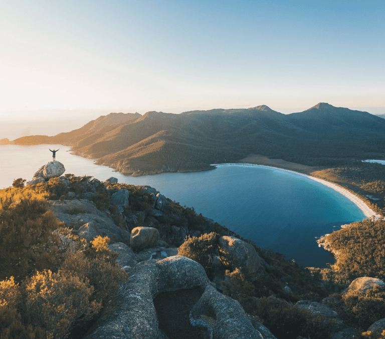 Via Travel Tourism Tasmania Wineglass Bay from Wineglass Bay Track Lookout Credit_ Chad Dewson-